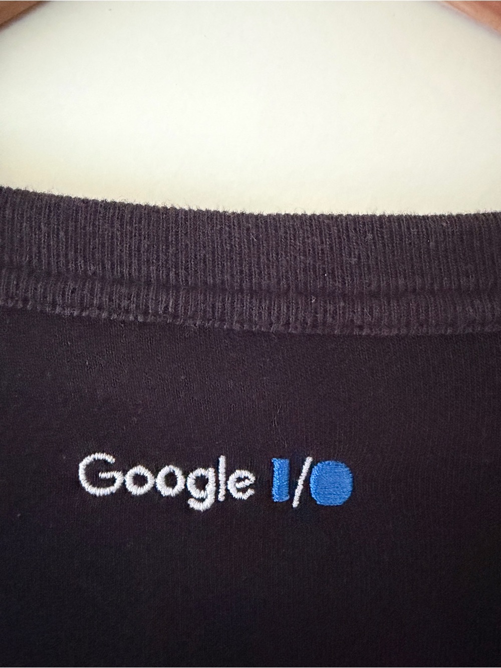 Google IO Developer Conference Sweatshirt - Picture 4 of 6
